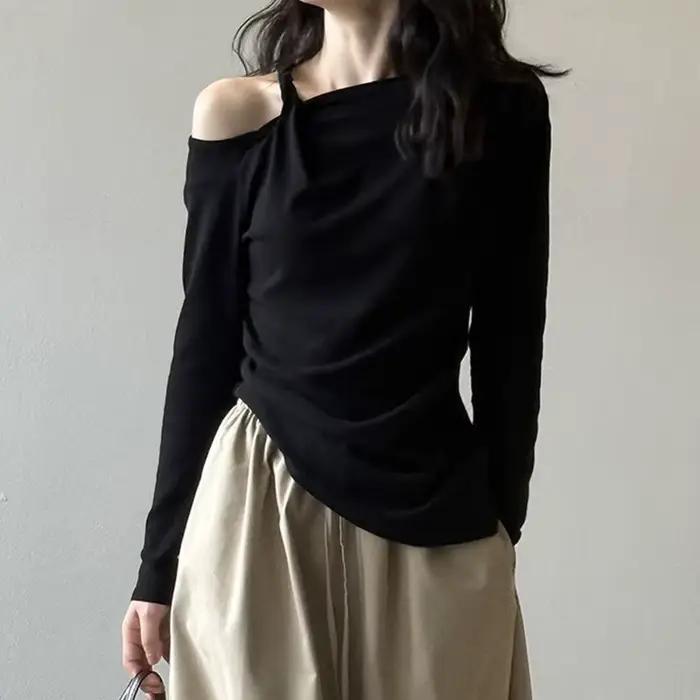 Haut asymétrique à manches longues torsadé pour femmes