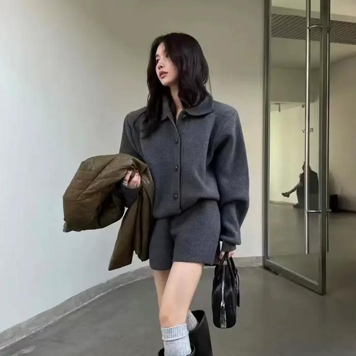 Pull deux pièces pour femmes, tempérament en automne et en hiver, col Polo, taille haute, short décontracté, costume, 2025