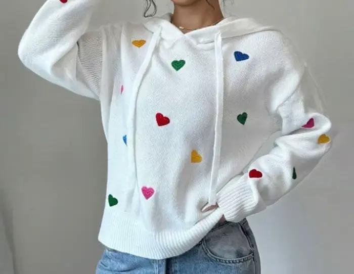 Pull tricoté à capuche et manches longues pour femme