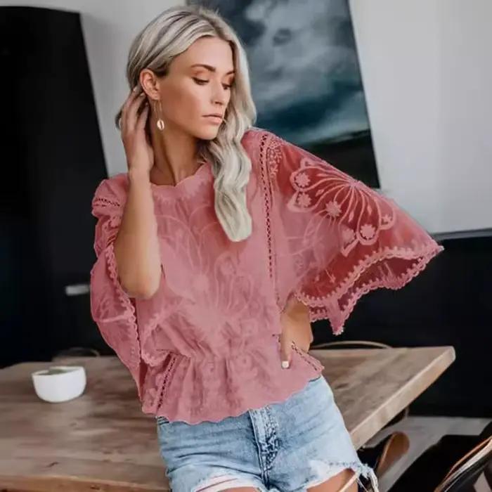 Chemisier Bohème Floral en Dentelle pour Femme - Haut Peplum Transparent à Manches Cloche et Ourlet Volanté pour Tenues Décontractées d'Été et de Vacances
