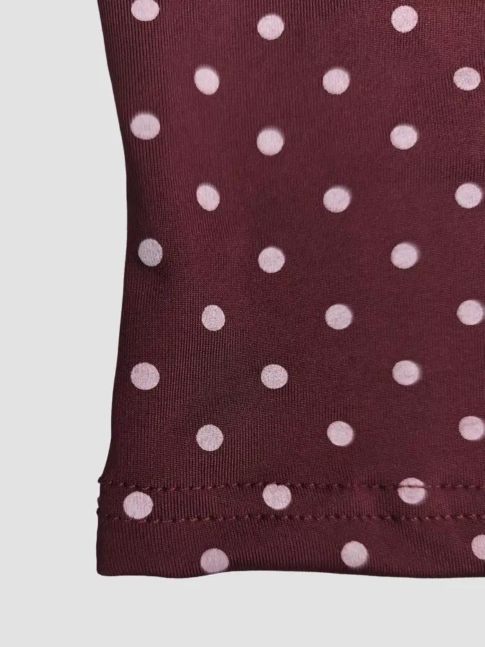 Haut court en tricot pour femme avec options de port polyvalentes et détail froncé sur le côté