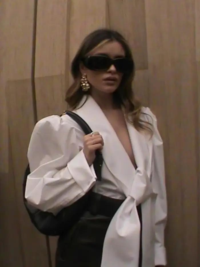 Chemisier blanc élégant pour femme avec nœud devant col en V profond et manches bouffantes pour bureau et occasions quotidiennes printemps été 2026