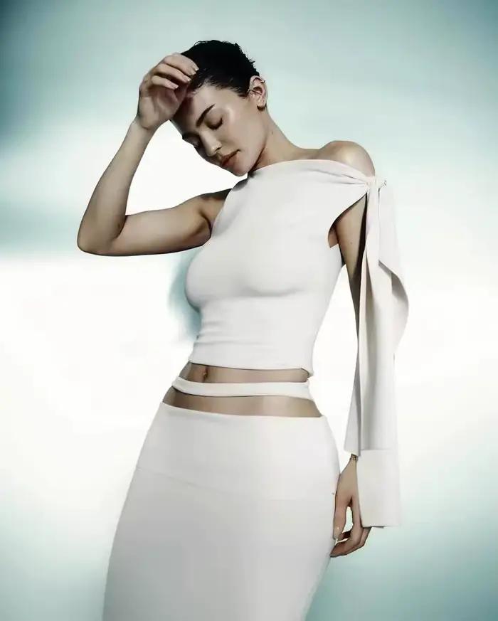 KHY Kylie's asymétrique épaule inclinée camisole coupe ajustée espace haut en coton pour les femmes