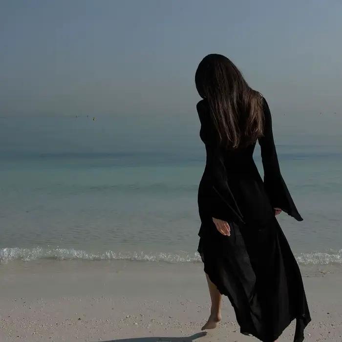 Sexy col en V à volants à manches longues noir blanc nouvelle tunique en mousseline de soie plage couvrir robe crème