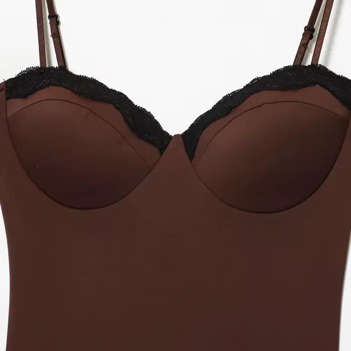 Licou élégant femme hauts avec couverture en dentelle