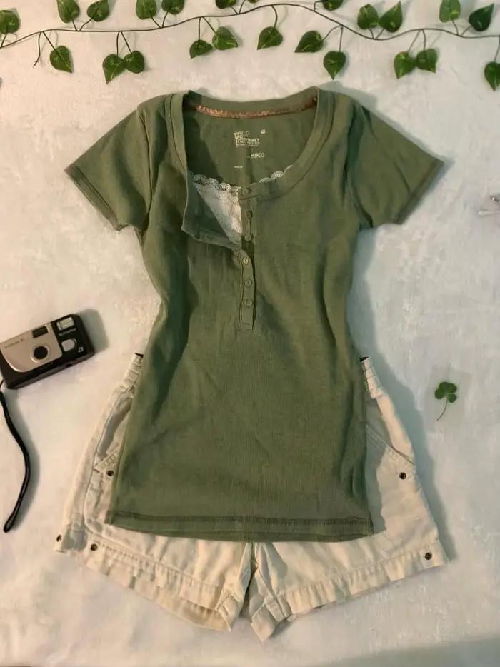 T-shirt vert olive punk pour femme, vêtements vintage streetwear gothique tendance, coupe slim crop top esthétique t-shirts Y2K