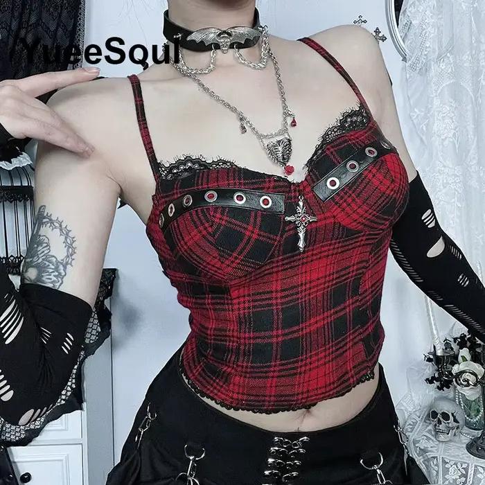 Haut court gothique en dentelle et maille