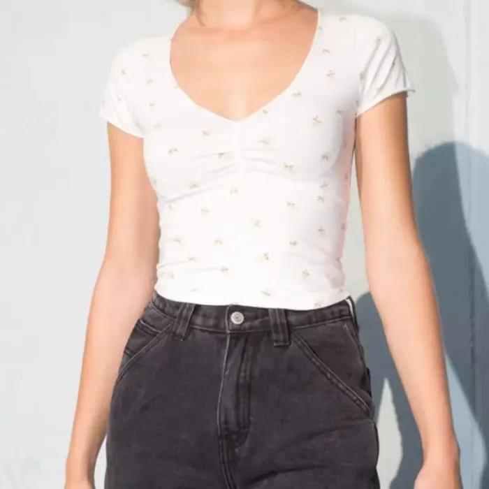 T-shirt manches courtes col en V femme