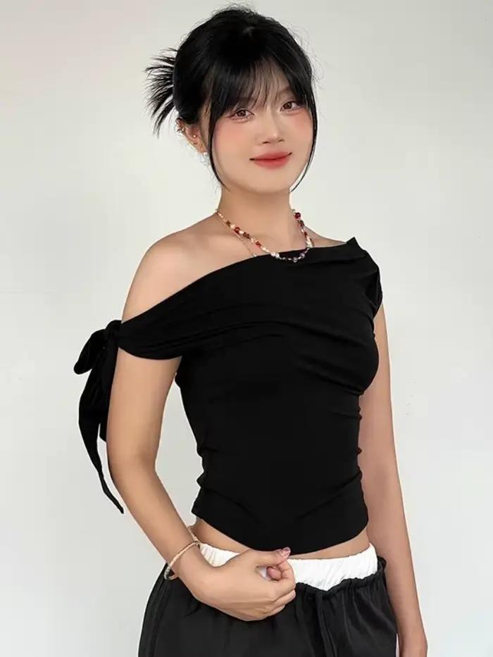 T-shirt asymétrique épaule dénudée en polyester et élasthanne pour femmes, streetwear, haut court solide, accessoires Y2K, vêtements asymétriques, sans manches, idéal pour les sorties nocturnes