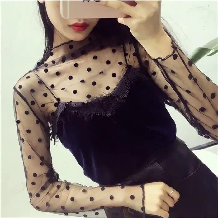 T-shirt transparent en dentelle à manches longues et col roulé pour femme