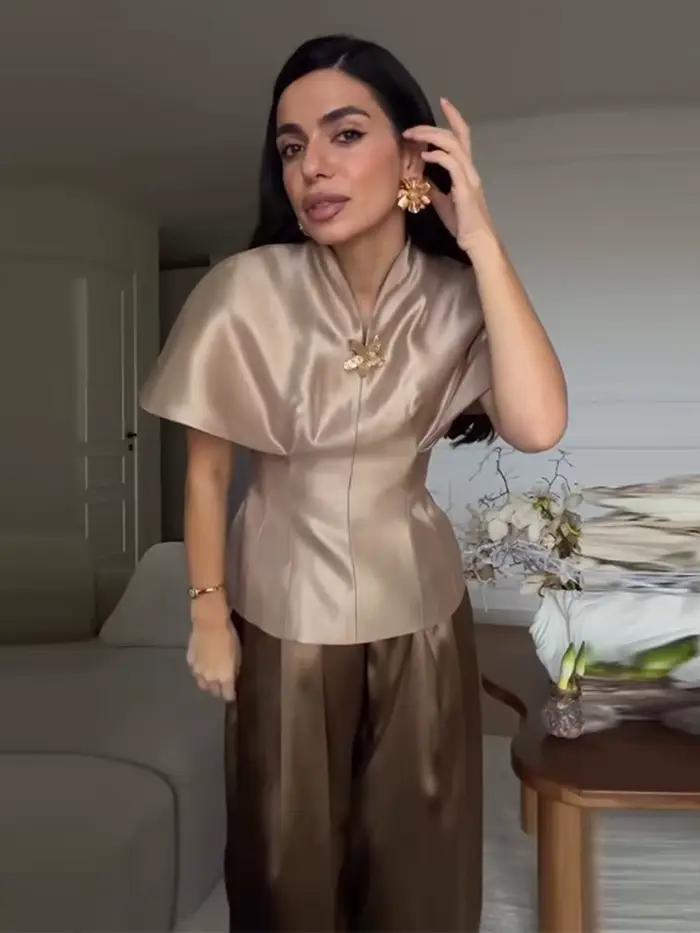 Élégant haut femme coupe cape couleur champagne