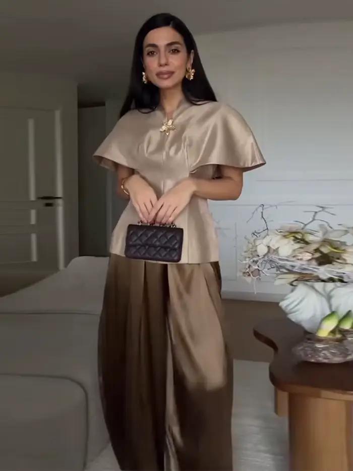Élégant haut femme coupe cape couleur champagne