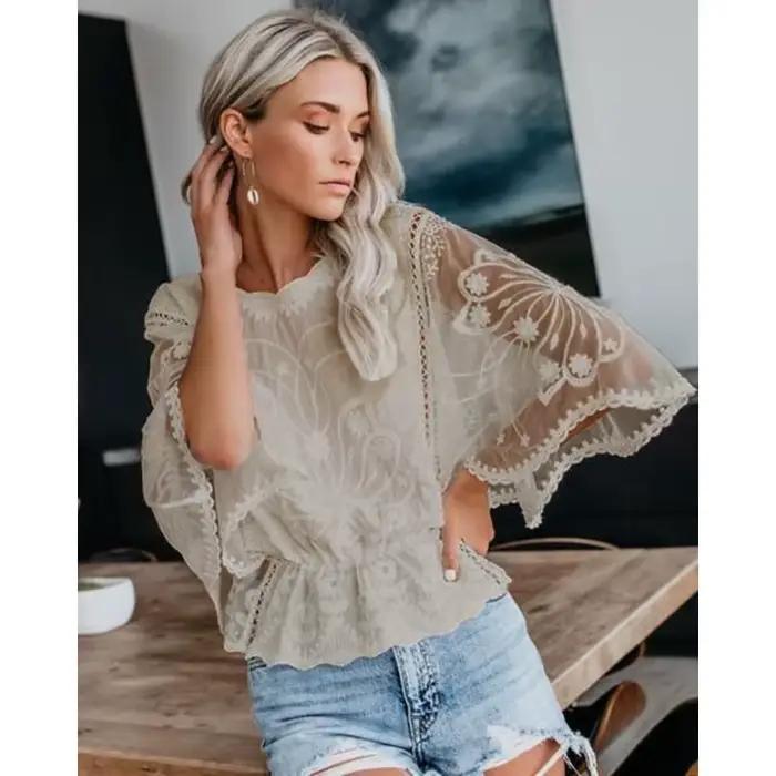 Chemisier Bohème Floral en Dentelle pour Femme - Haut Peplum Transparent à Manches Cloche et Ourlet Volanté pour Tenues Décontractées d'Été et de Vacances