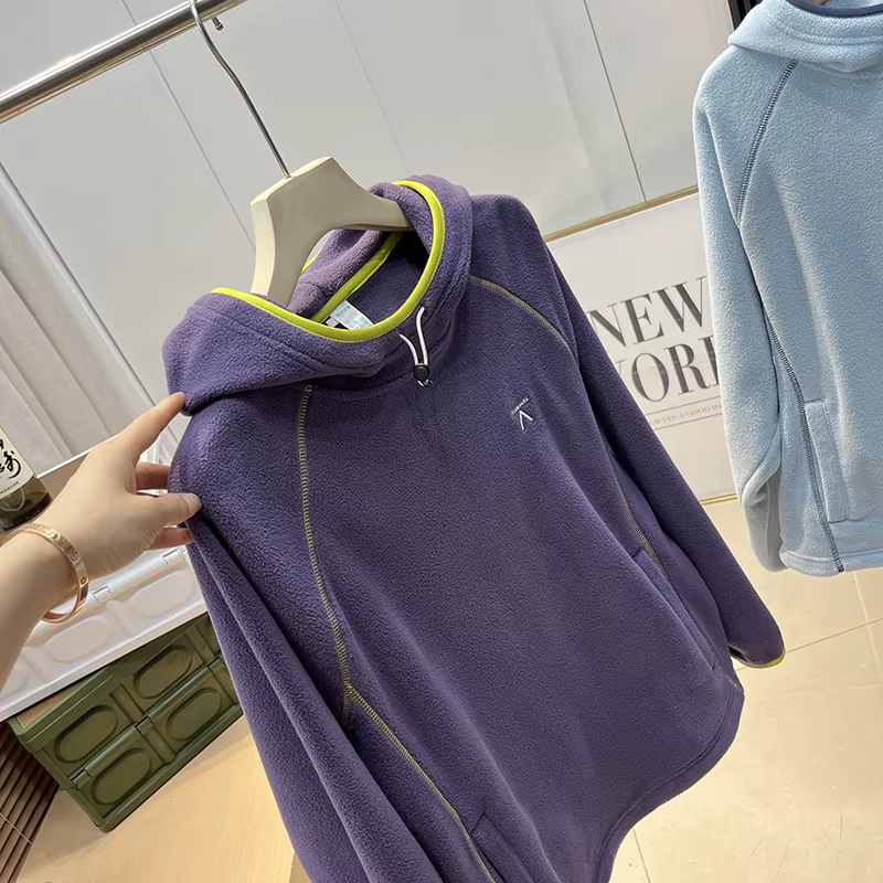 Pullover décontracté à capuche rembourré en duvet pour les activités de plein air en automne et en h