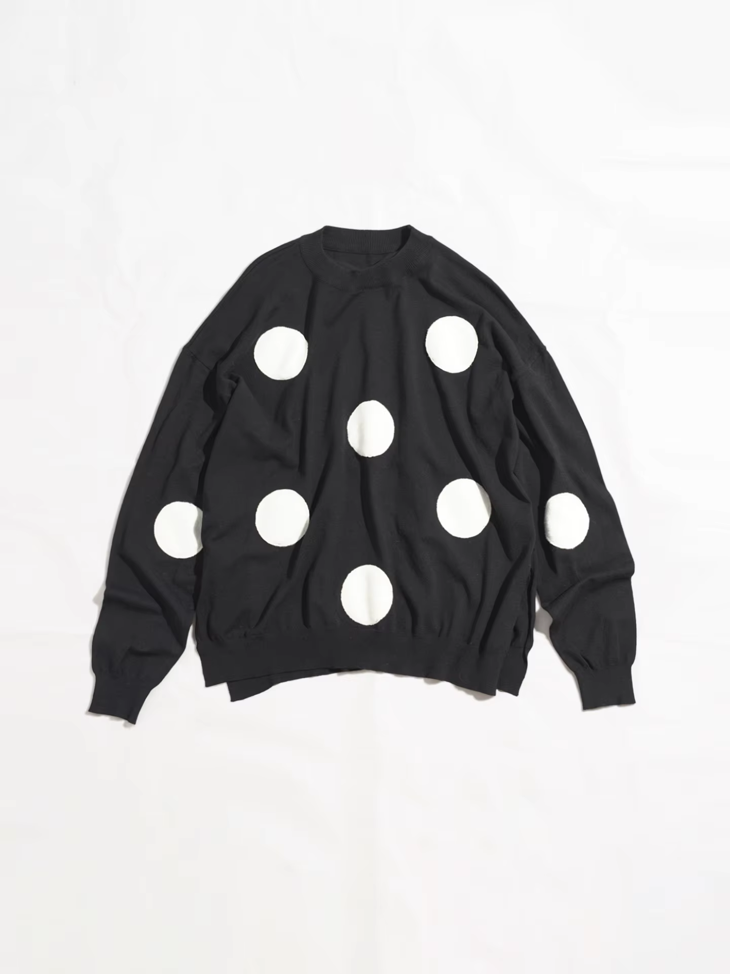 Pull noir à épaules dénudées pour femmes, création originale d’Imakokoni, pull ample à manches longues en tricot doux à pois, idéal pour un look décontracté en automne.